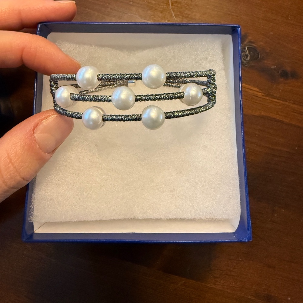Fortunoff Elegant Pearl Bracelet with Silver Accents